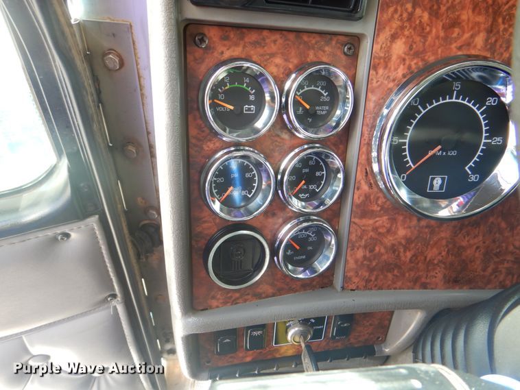 image for item DG1844 2005 Kenworth T800  dump truck