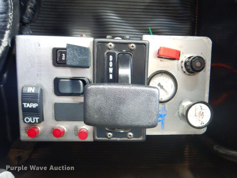 image for item DG1844 2005 Kenworth T800  dump truck