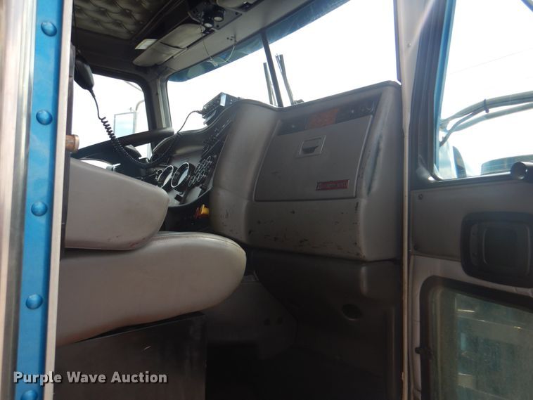 image for item DG1844 2005 Kenworth T800  dump truck