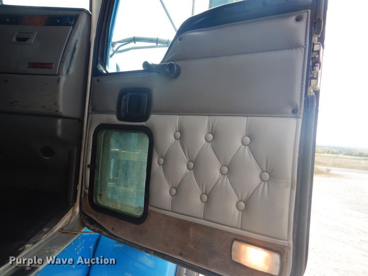 image for item DG1844 2005 Kenworth T800  dump truck