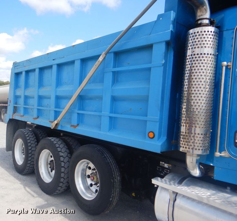 image for item DG1844 2005 Kenworth T800  dump truck