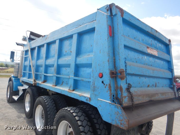 image for item DG1844 2005 Kenworth T800  dump truck