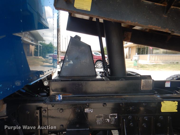 image for item DG1844 2005 Kenworth T800  dump truck