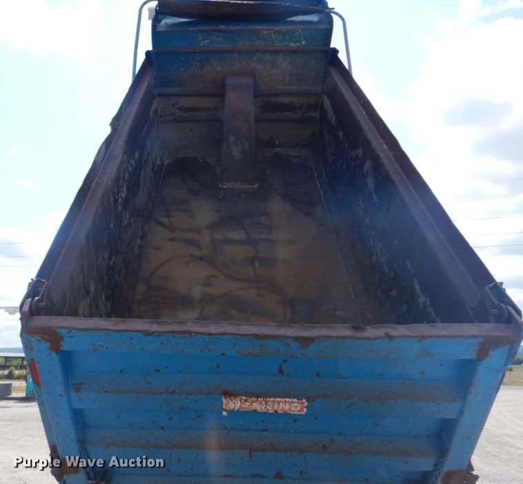 image for item DG1844 2005 Kenworth T800  dump truck