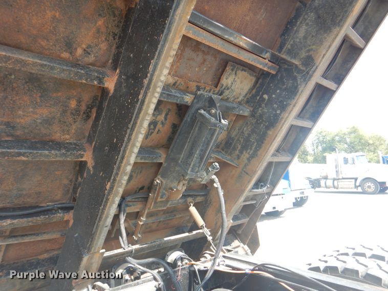 image for item DG1844 2005 Kenworth T800  dump truck