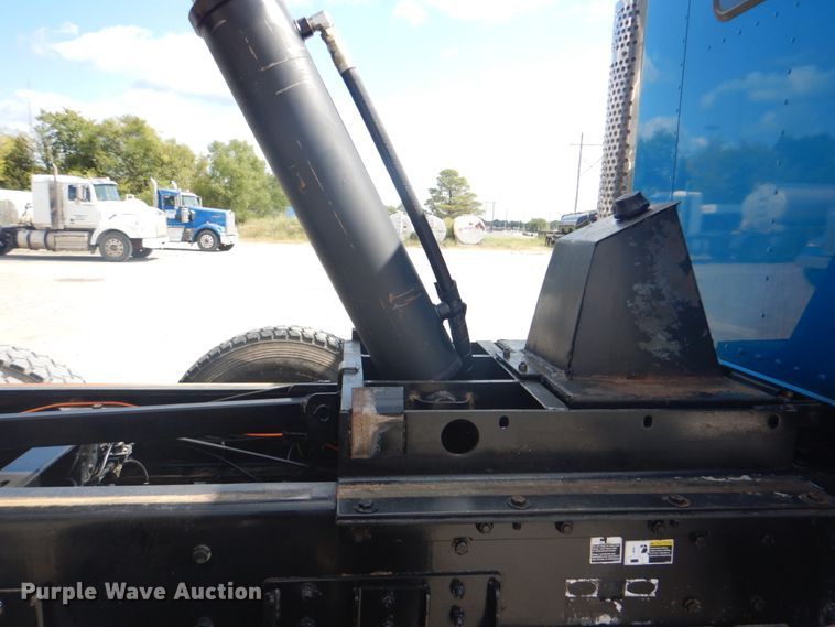 image for item DG1844 2005 Kenworth T800  dump truck