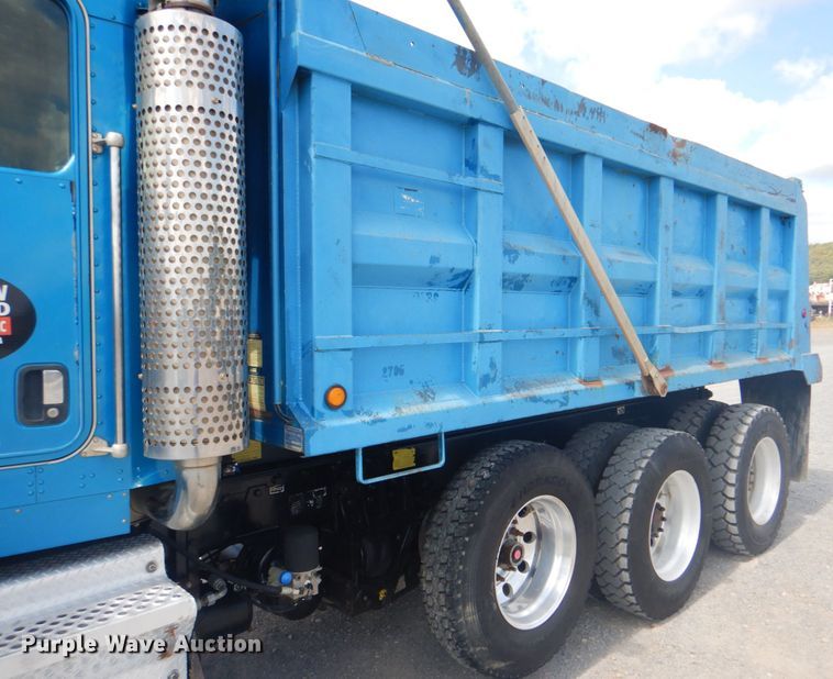 image for item DG1844 2005 Kenworth T800  dump truck