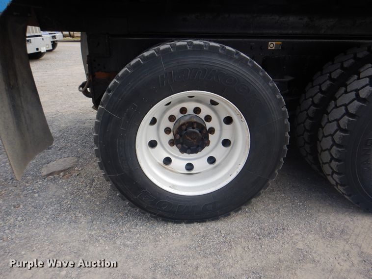 image for item DG1844 2005 Kenworth T800  dump truck