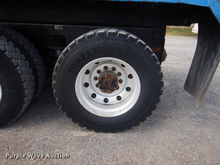 image for item DG1844 2005 Kenworth T800  dump truck