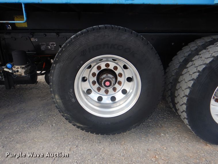 image for item DG1844 2005 Kenworth T800  dump truck