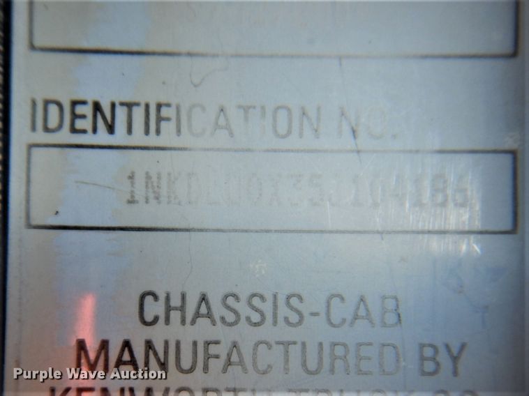 image for item DG1844 2005 Kenworth T800  dump truck