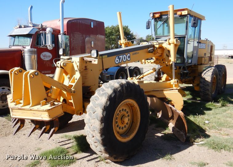 image for item DI5743 2002 John Deere 670C  motor grader