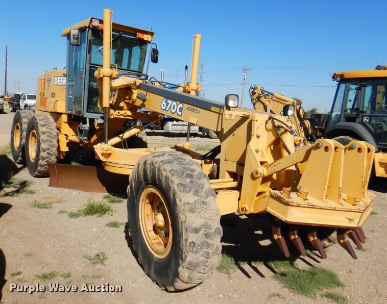 image for item DI5743 2002 John Deere 670C  motor grader