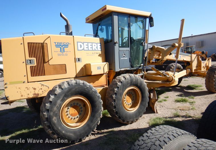 image for item DI5743 2002 John Deere 670C  motor grader