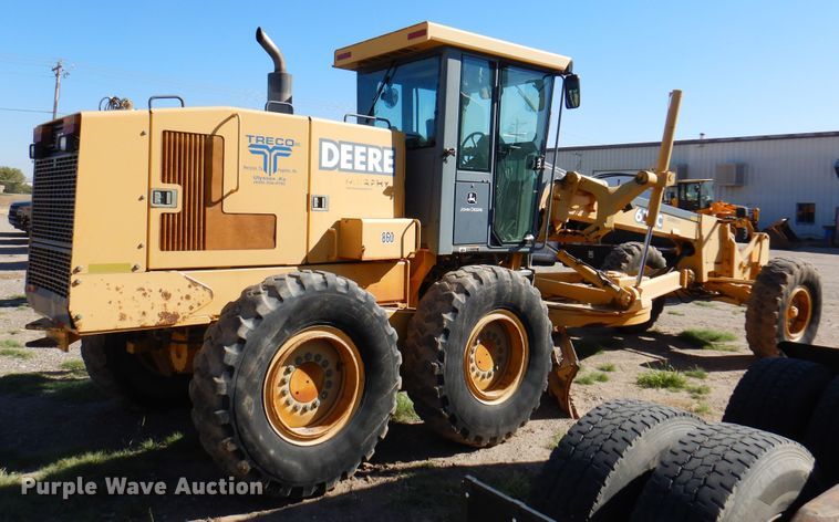 image for item DI5743 2002 John Deere 670C  motor grader