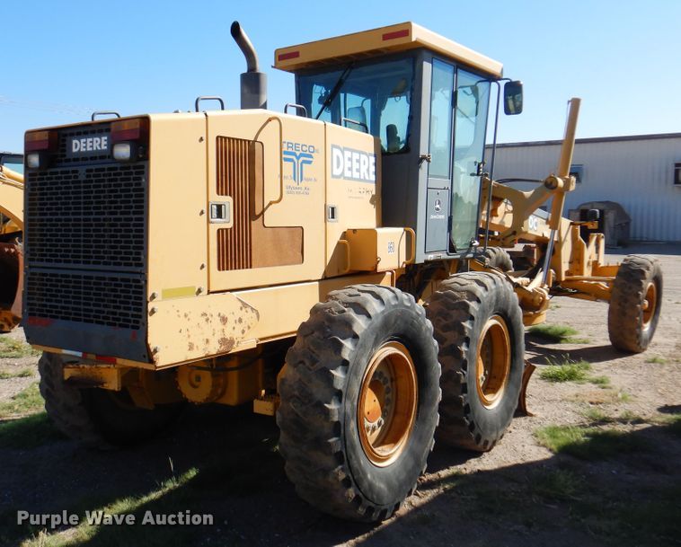 image for item DI5743 2002 John Deere 670C  motor grader