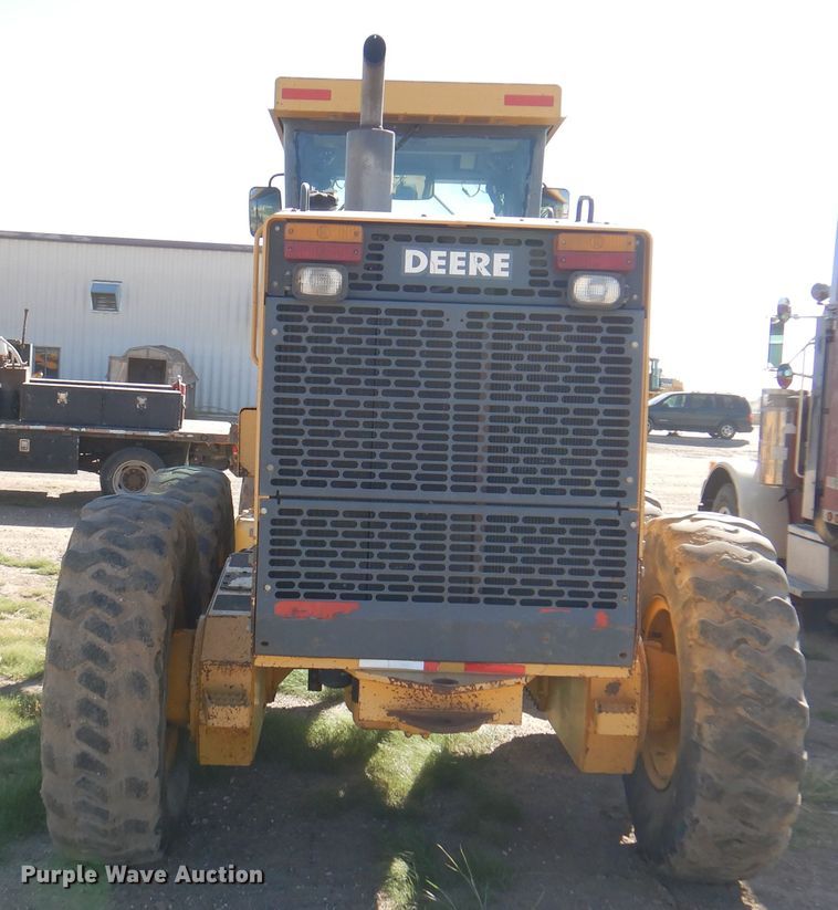 image for item DI5743 2002 John Deere 670C  motor grader