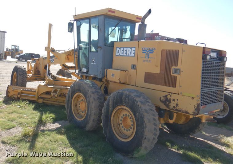 image for item DI5743 2002 John Deere 670C  motor grader