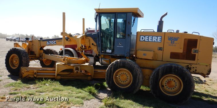 image for item DI5743 2002 John Deere 670C  motor grader