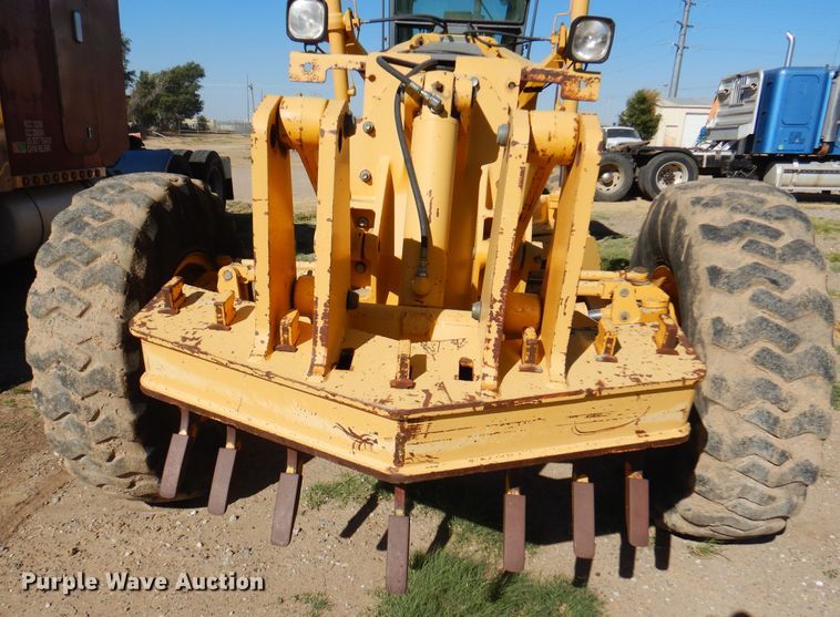 image for item DI5743 2002 John Deere 670C  motor grader