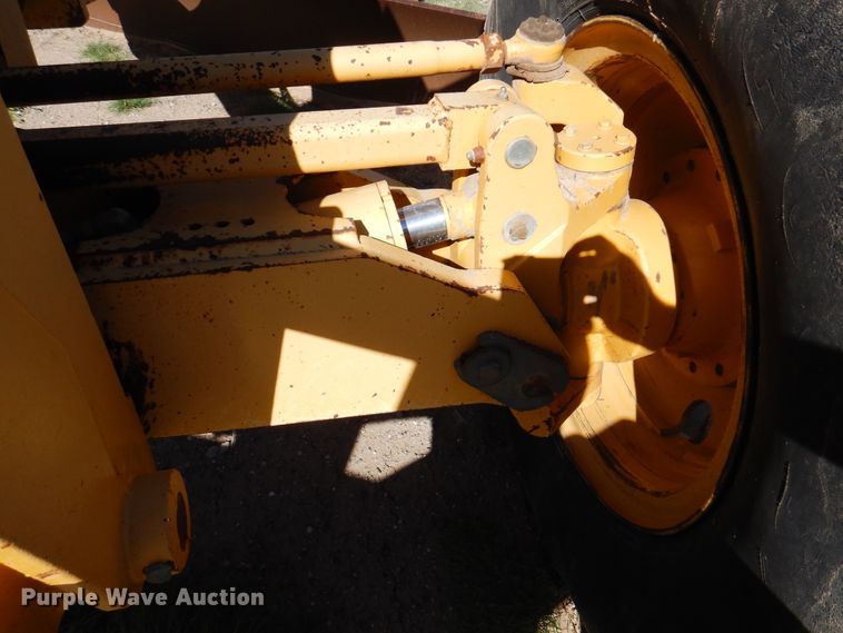 image for item DI5743 2002 John Deere 670C  motor grader