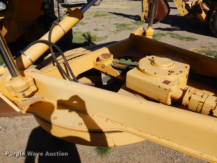 image for item DI5743 2002 John Deere 670C  motor grader