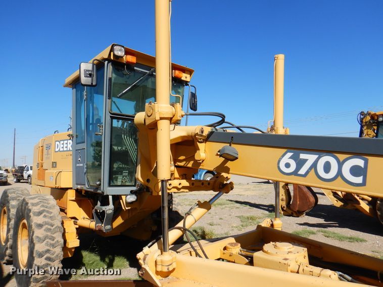 image for item DI5743 2002 John Deere 670C  motor grader