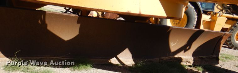 image for item DI5743 2002 John Deere 670C  motor grader