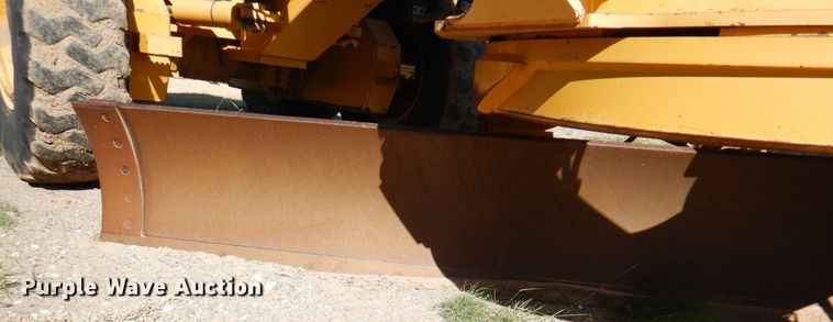 image for item DI5743 2002 John Deere 670C  motor grader