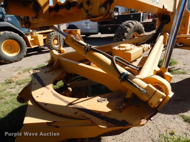 image for item DI5743 2002 John Deere 670C  motor grader