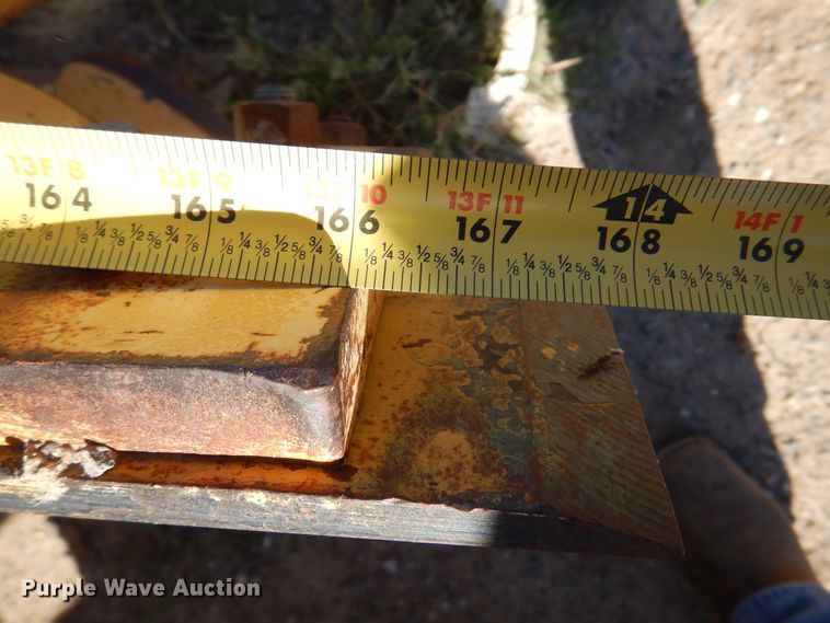 image for item DI5743 2002 John Deere 670C  motor grader