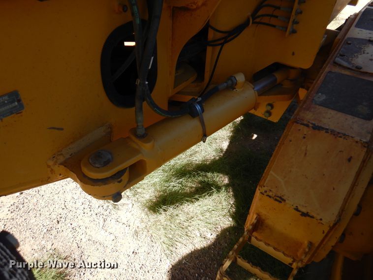 image for item DI5743 2002 John Deere 670C  motor grader