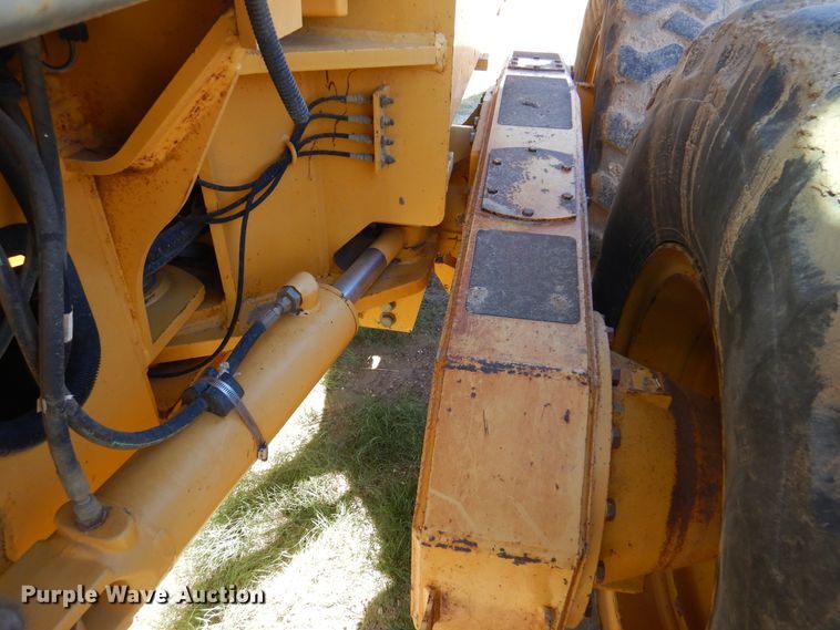 image for item DI5743 2002 John Deere 670C  motor grader