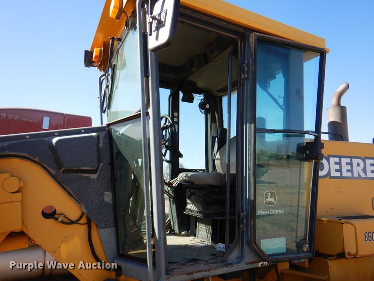 image for item DI5743 2002 John Deere 670C  motor grader