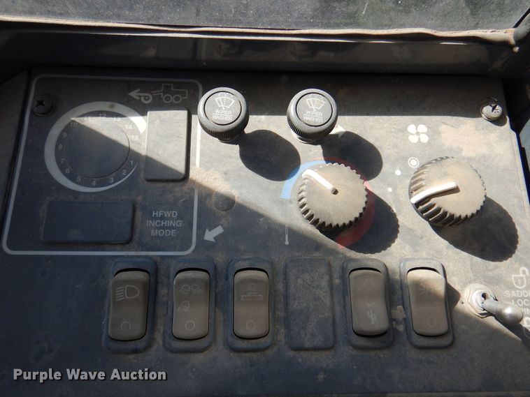 image for item DI5743 2002 John Deere 670C  motor grader