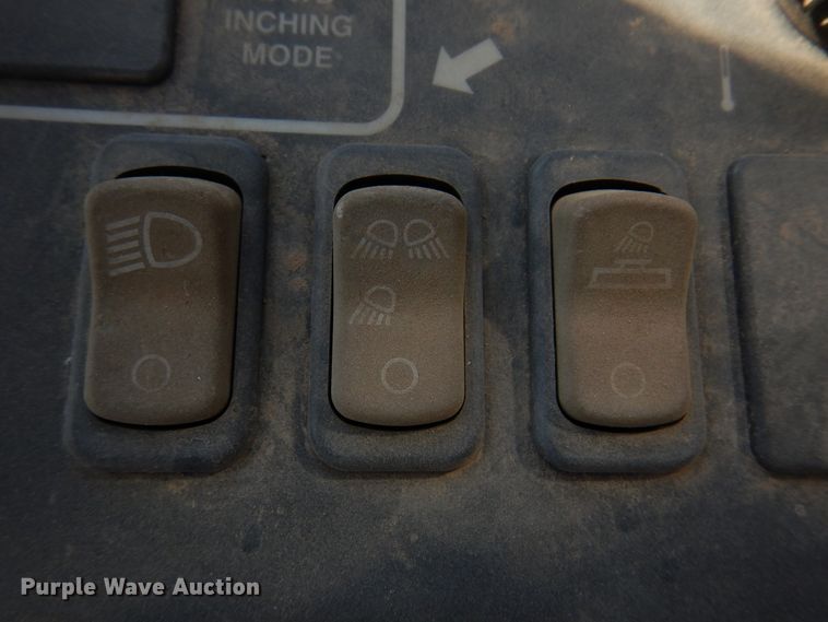 image for item DI5743 2002 John Deere 670C  motor grader