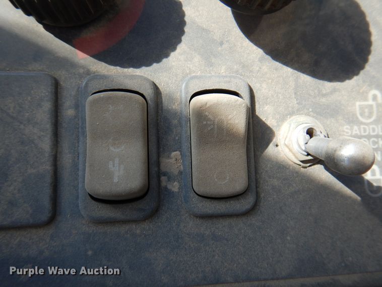 image for item DI5743 2002 John Deere 670C  motor grader