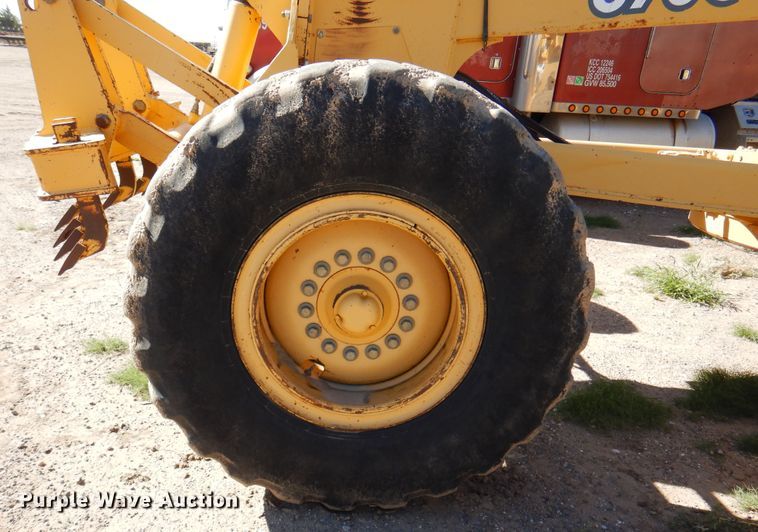 image for item DI5743 2002 John Deere 670C  motor grader