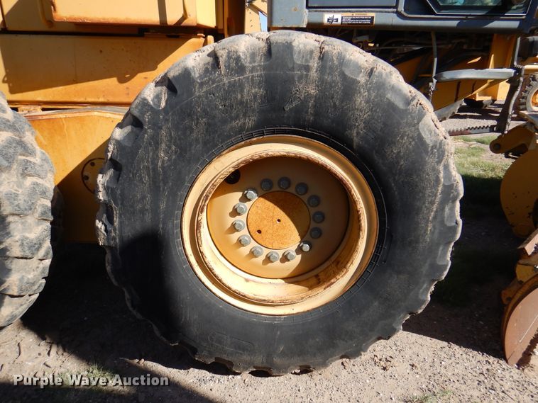 image for item DI5743 2002 John Deere 670C  motor grader