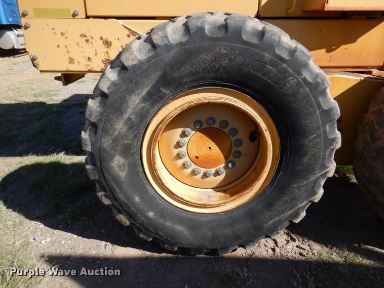 image for item DI5743 2002 John Deere 670C  motor grader