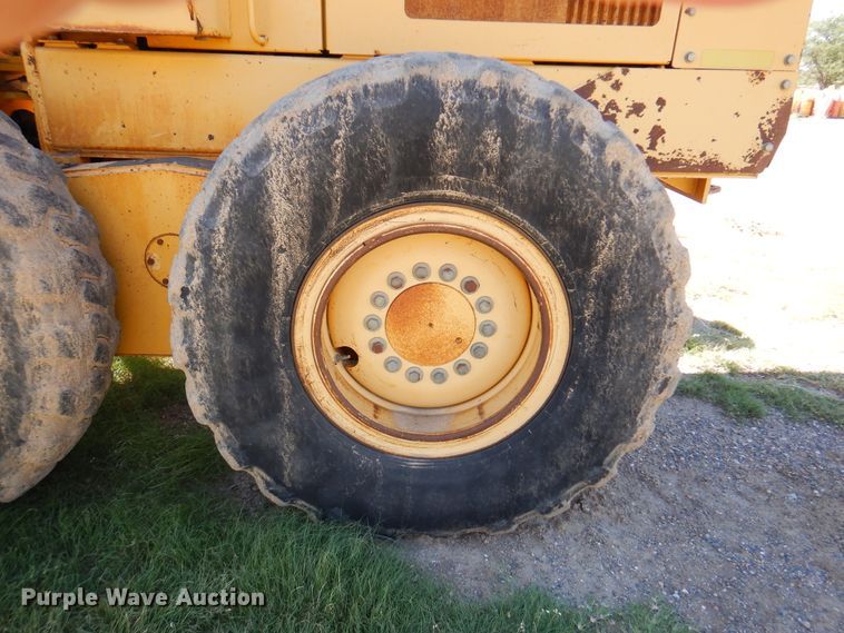 image for item DI5743 2002 John Deere 670C  motor grader