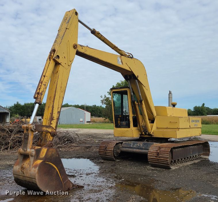 image for item DI6198 1980 John Deere 690B  excavator