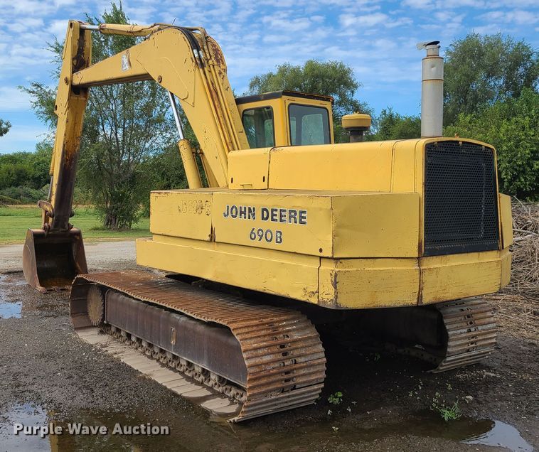 image for item DI6198 1980 John Deere 690B  excavator