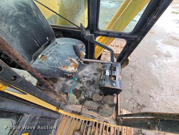 image for item DI6198 1980 John Deere 690B  excavator