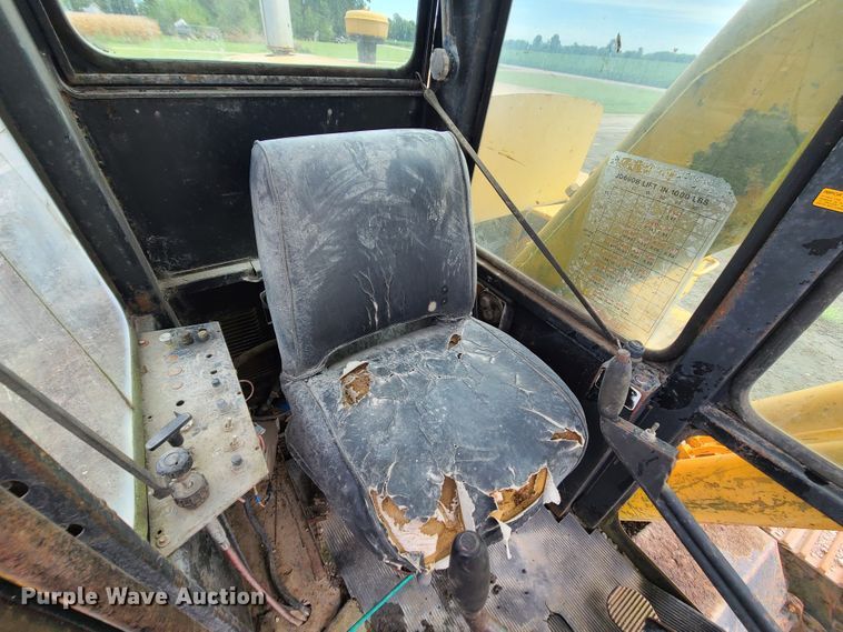 image for item DI6198 1980 John Deere 690B  excavator