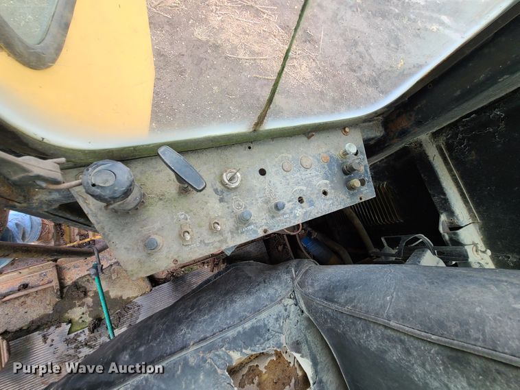 image for item DI6198 1980 John Deere 690B  excavator