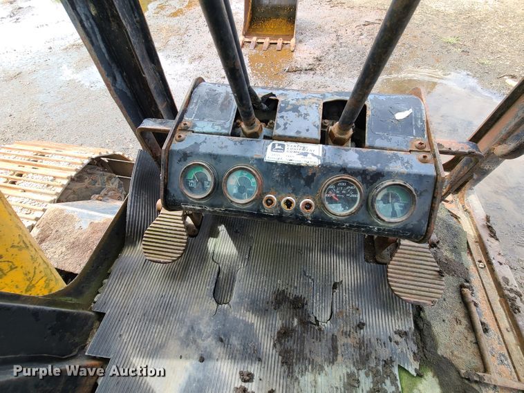 image for item DI6198 1980 John Deere 690B  excavator