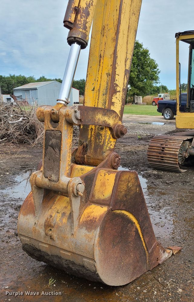 image for item DI6198 1980 John Deere 690B  excavator