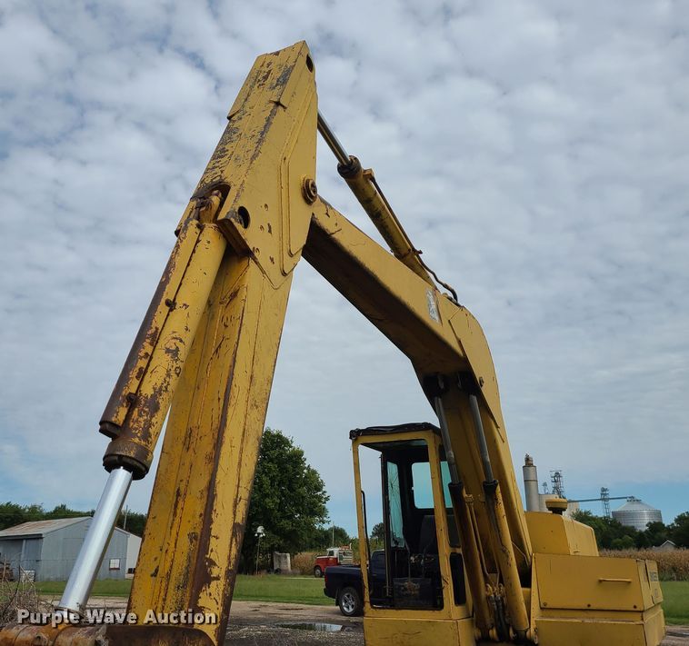 image for item DI6198 1980 John Deere 690B  excavator