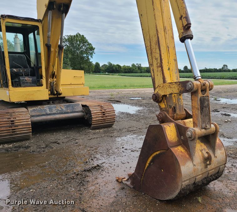 image for item DI6198 1980 John Deere 690B  excavator
